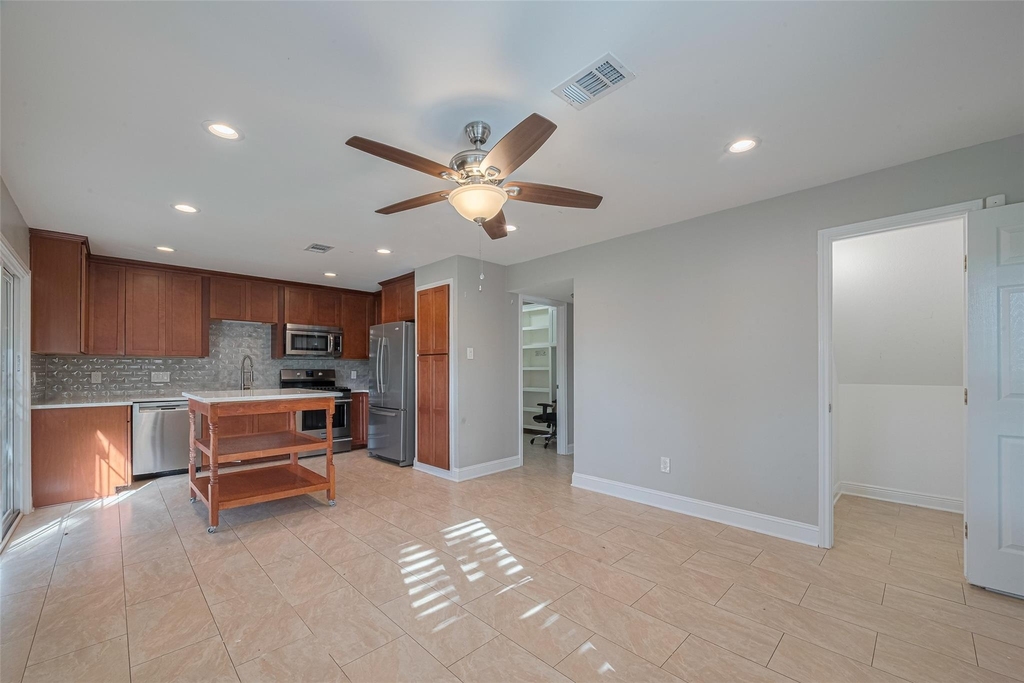 15803 Locust Grove Drive - Photo 10
