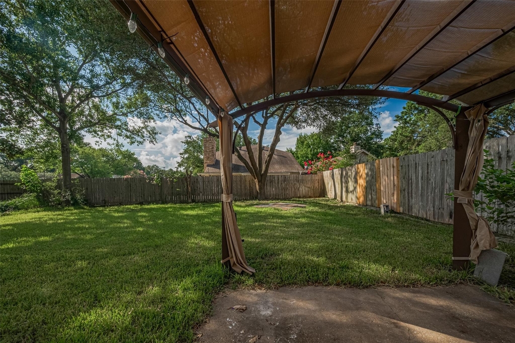 15803 Locust Grove Drive - Photo 32