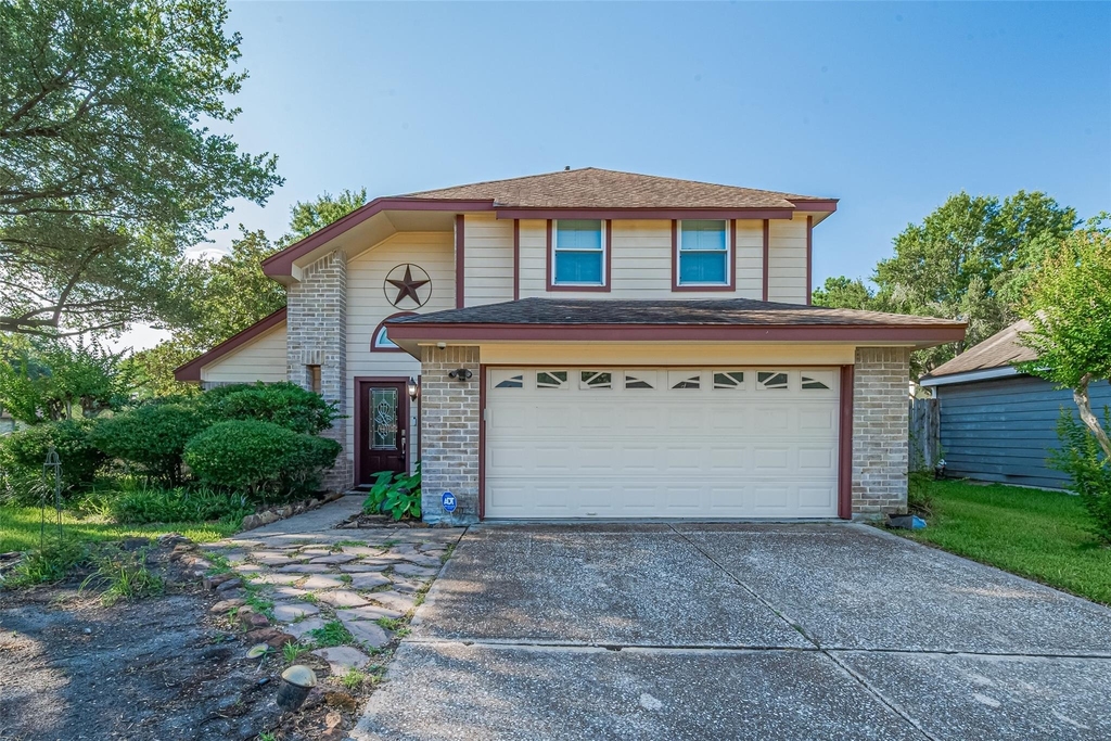 15803 Locust Grove Drive - Photo 0