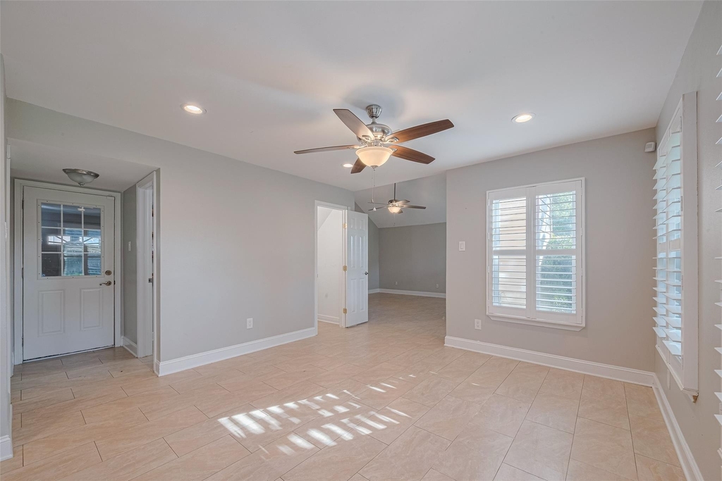 15803 Locust Grove Drive - Photo 8