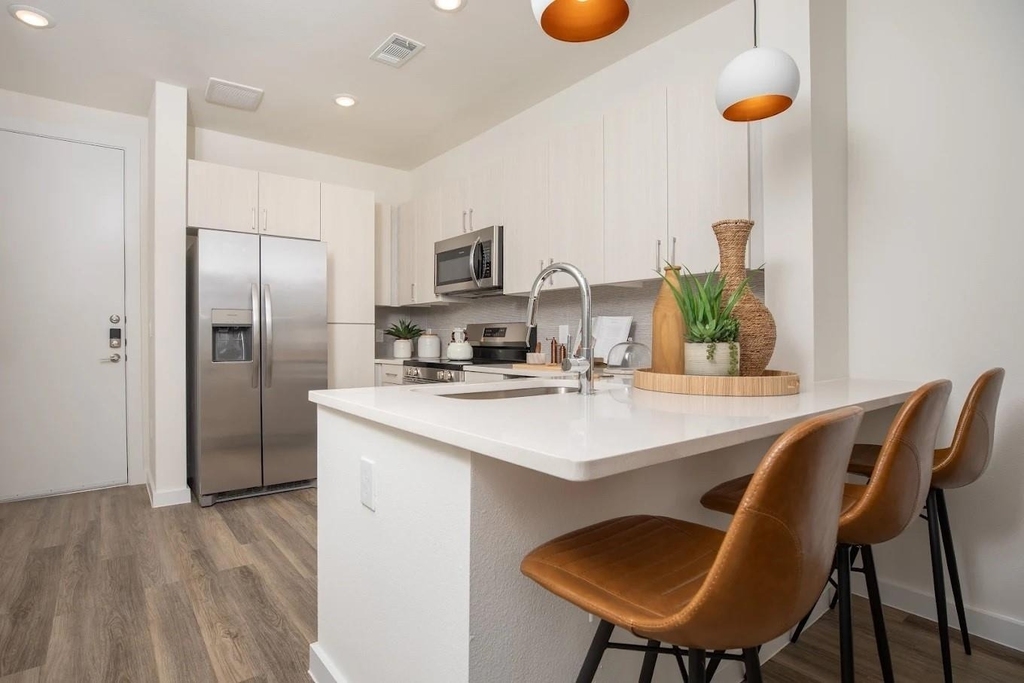 1690 North Loop - Photo 2