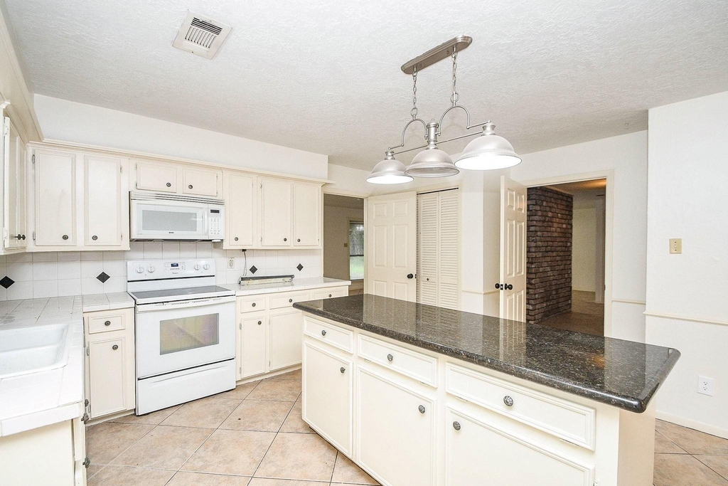 6702 Spring Leaf Drive - Photo 37