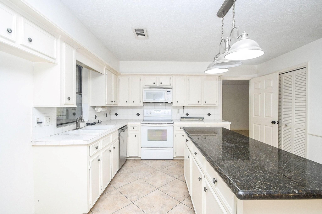 6702 Spring Leaf Drive - Photo 36