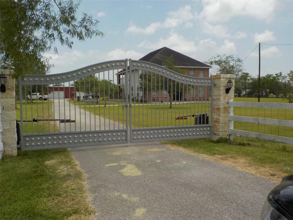 1927 County Road 486 - Photo 2