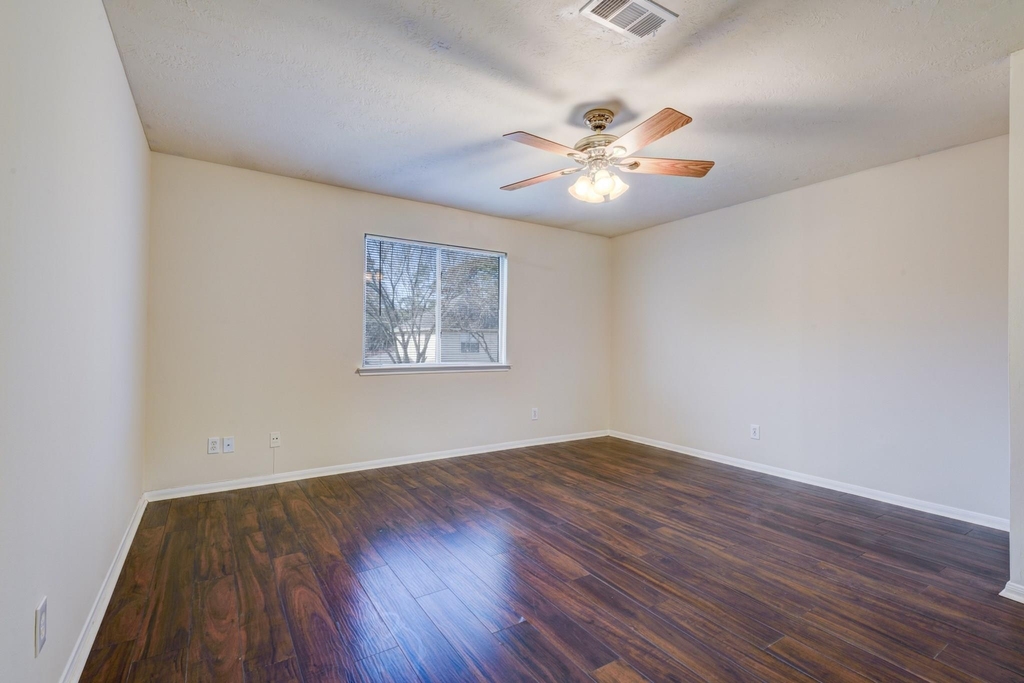 21615 Long Castle Drive - Photo 11