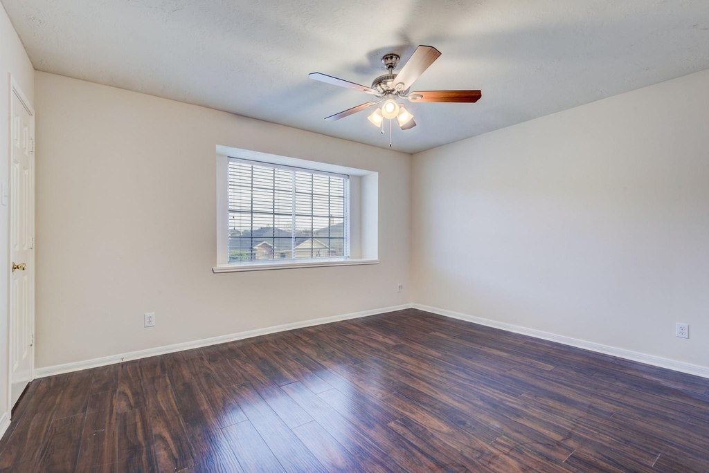 21615 Long Castle Drive - Photo 14