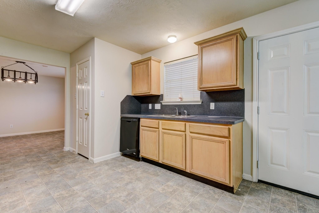 21615 Long Castle Drive - Photo 6