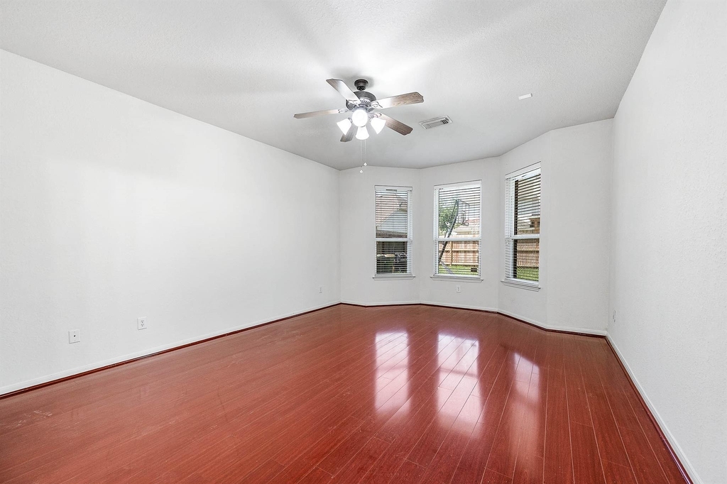 2032 Creek Shore Lane - Photo 15
