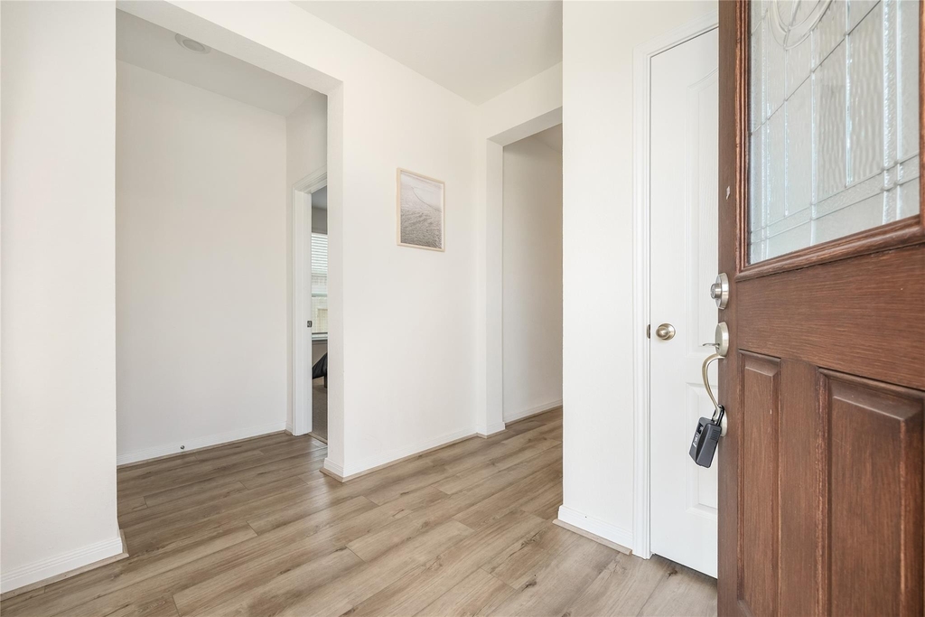 8202 Leisure Point Drive - Photo 6