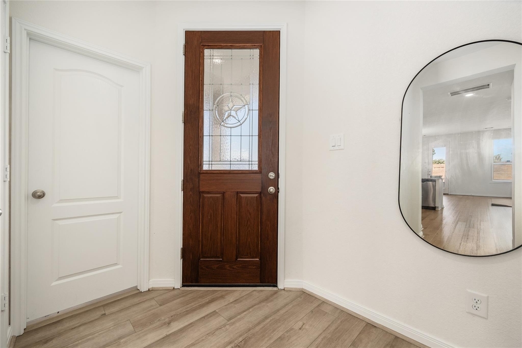 8202 Leisure Point Drive - Photo 7