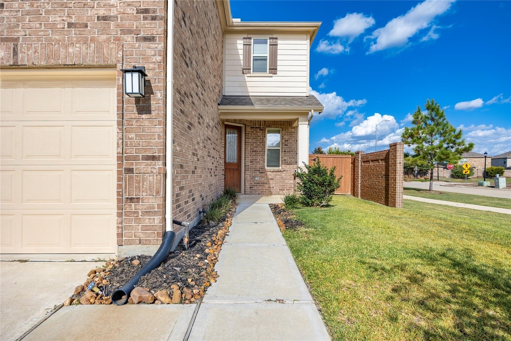 8202 Leisure Point Drive - Photo 5