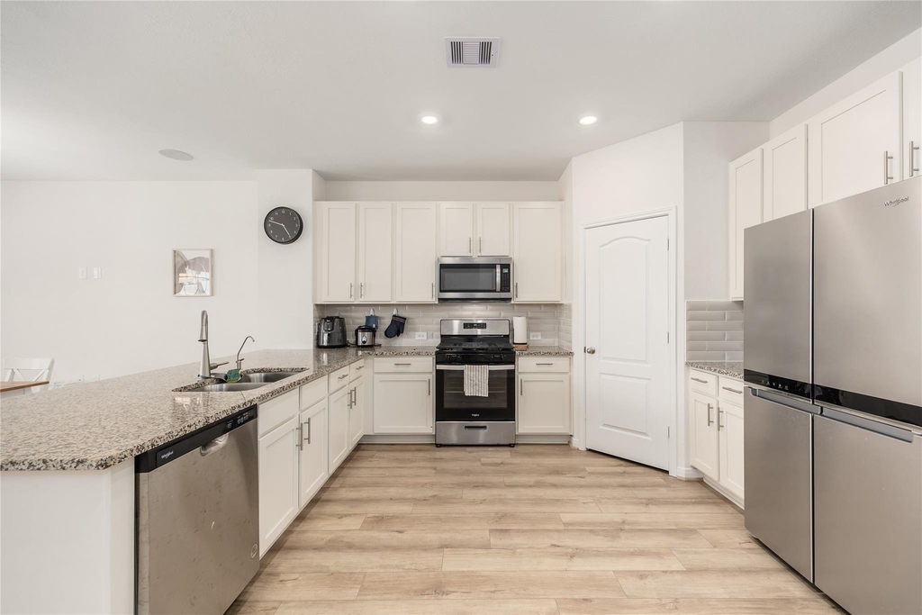 8202 Leisure Point Drive - Photo 14