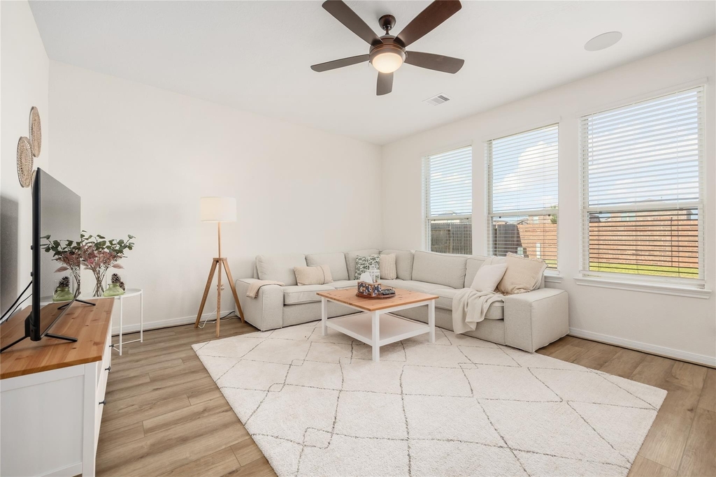 8202 Leisure Point Drive - Photo 10