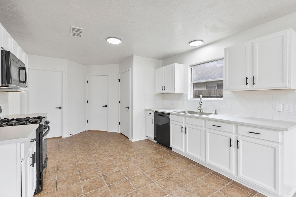 9031 Aspen Trace Lane - Photo 11