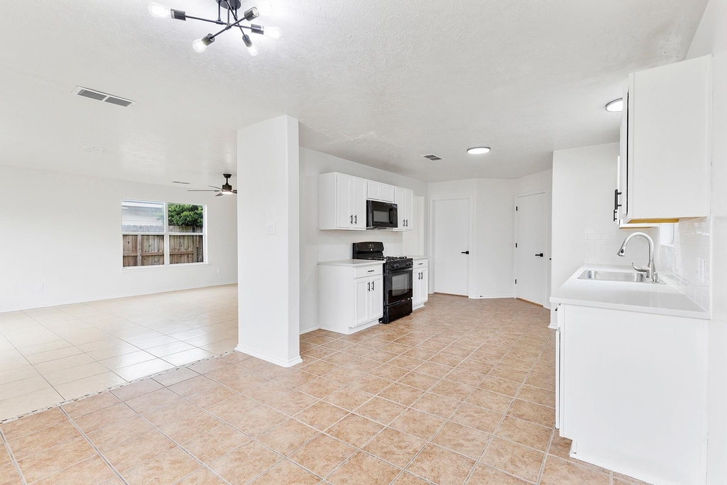 9031 Aspen Trace Lane - Photo 10