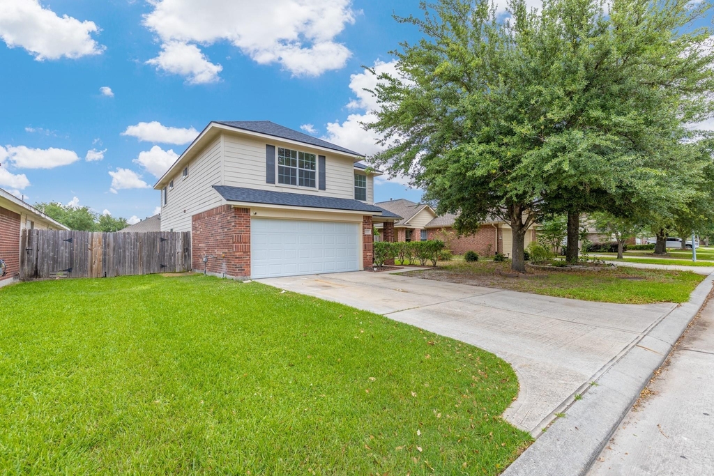 9031 Aspen Trace Lane - Photo 2