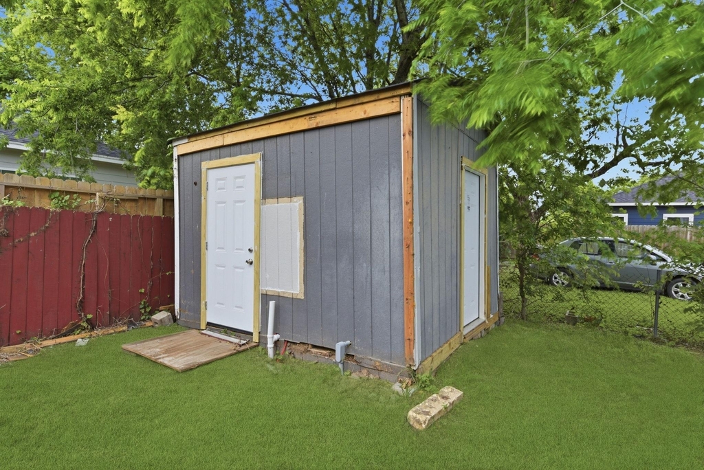 303 Gans Street - Photo 26