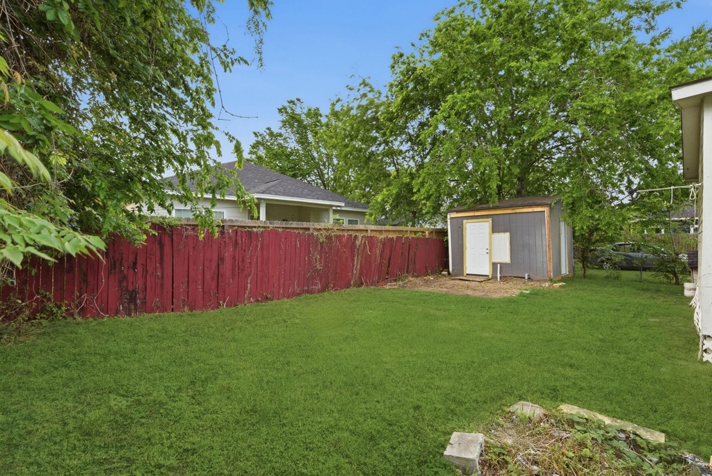 303 Gans Street - Photo 24