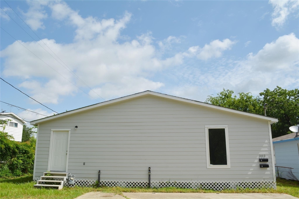 303 Gans Street - Photo 0