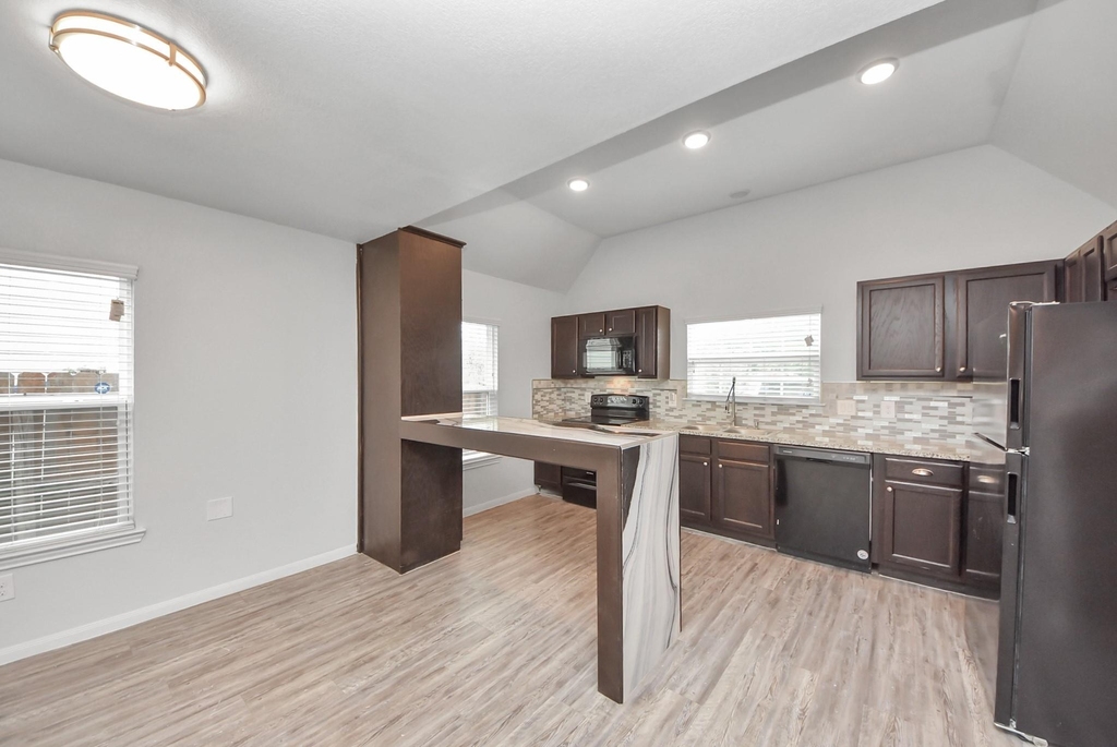 16692 E Ivanhoe Street - Photo 1