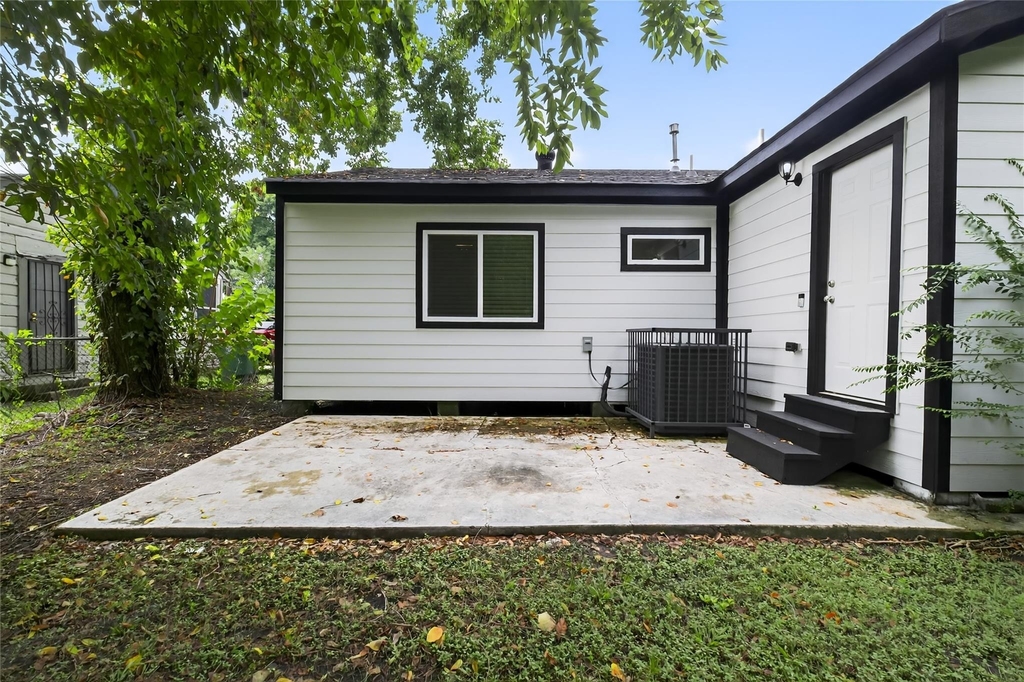 5233 Higgins Street - Photo 20