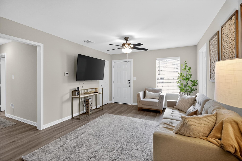 5233 Higgins Street - Photo 12