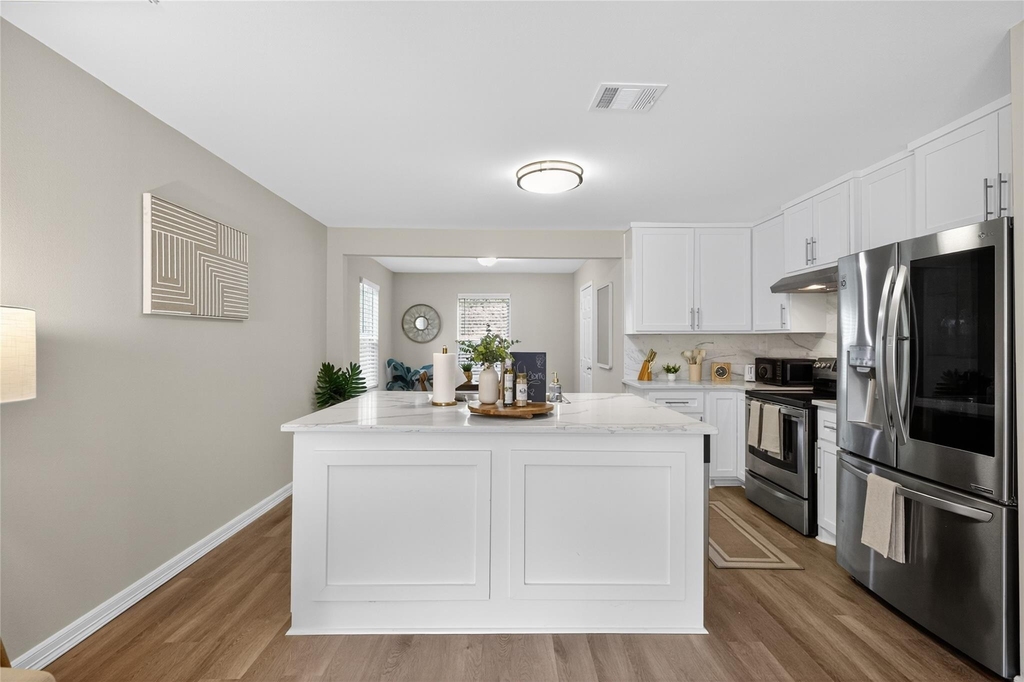 5233 Higgins Street - Photo 9