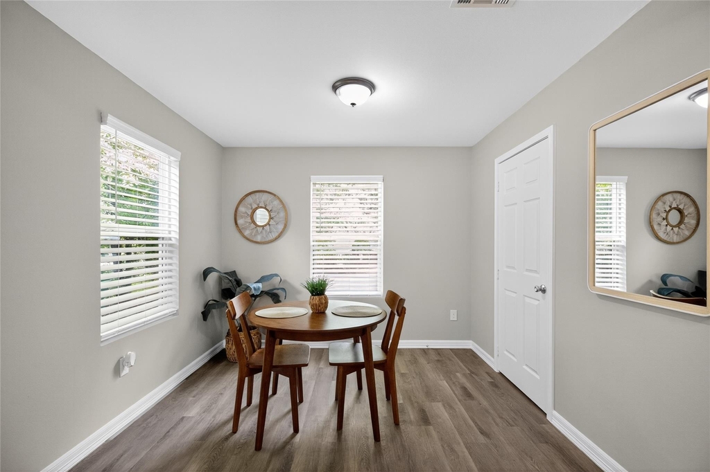 5233 Higgins Street - Photo 7