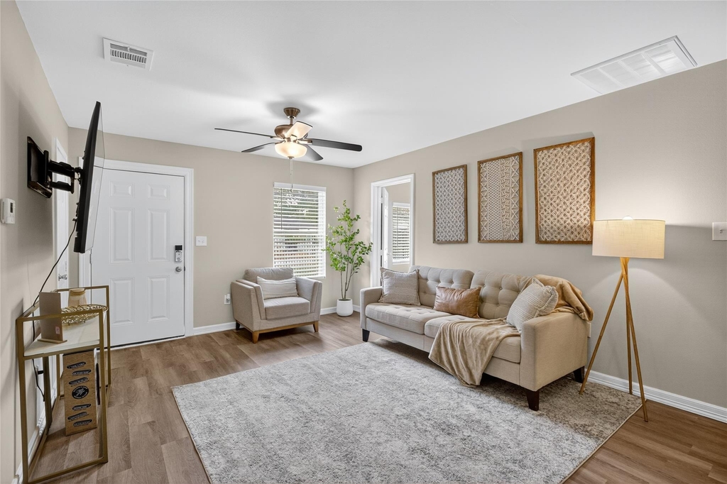 5233 Higgins Street - Photo 11