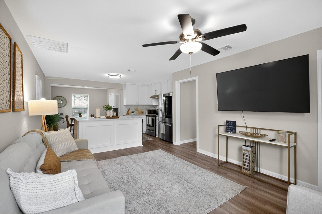 5233 Higgins Street - Photo 10