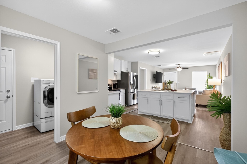 5233 Higgins Street - Photo 6