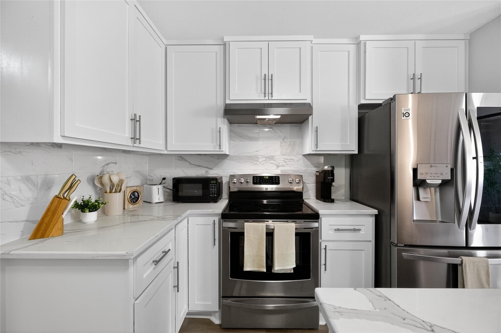 5233 Higgins Street - Photo 4