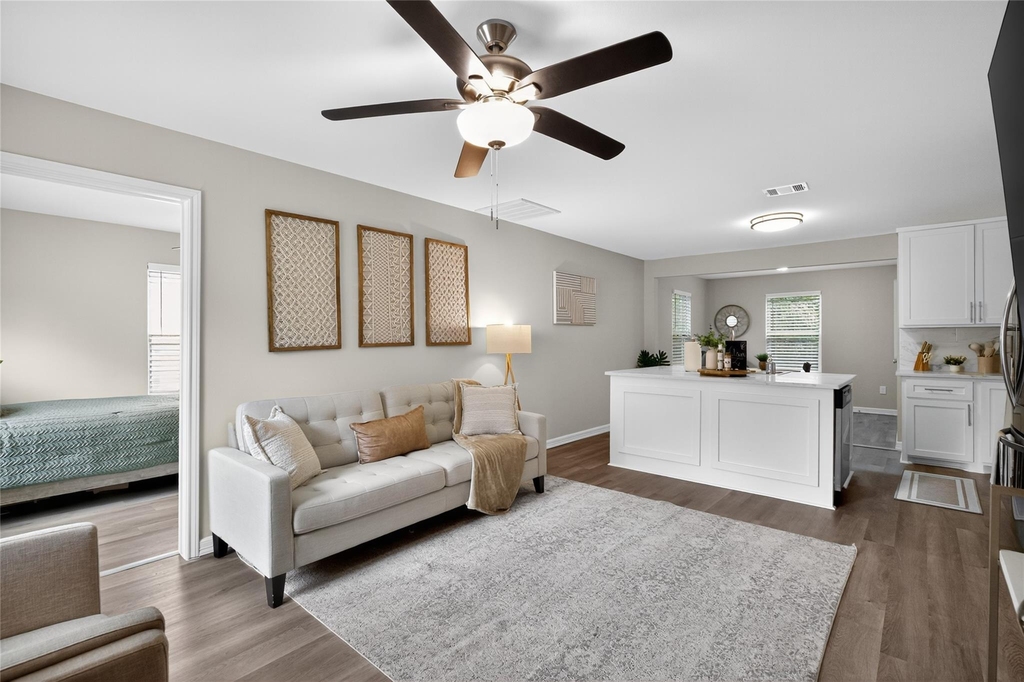 5233 Higgins Street - Photo 8