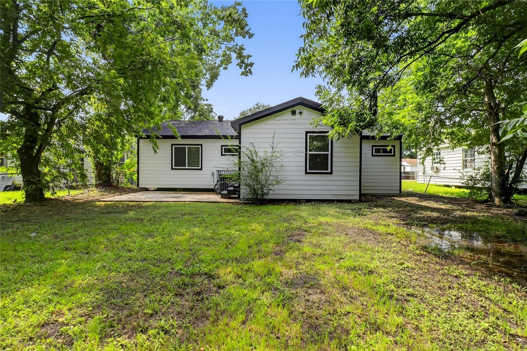 5233 Higgins Street - Photo 23