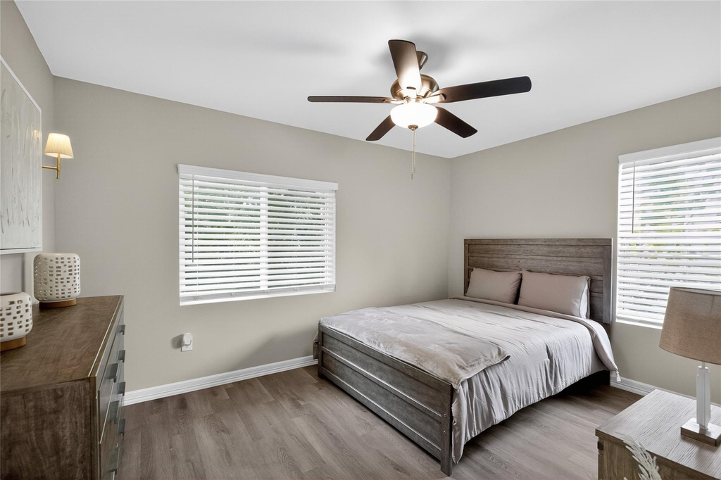 5233 Higgins Street - Photo 15
