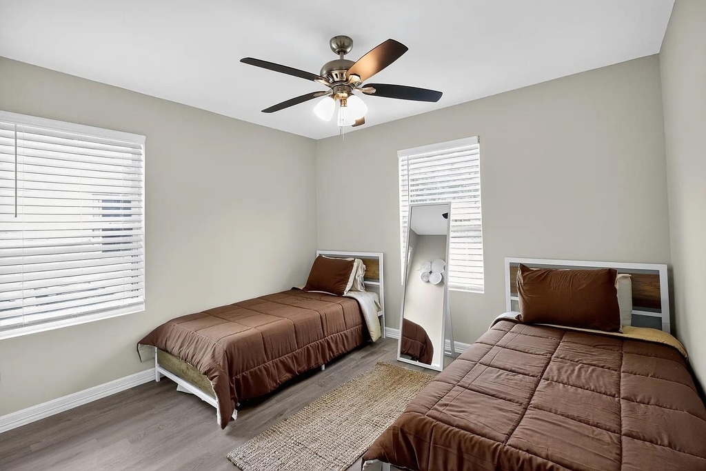 5233 Higgins Street - Photo 13