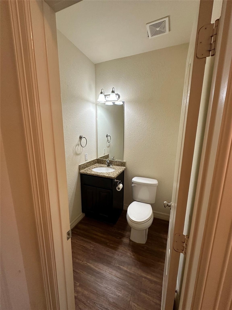210 S Tesch - Photo 10