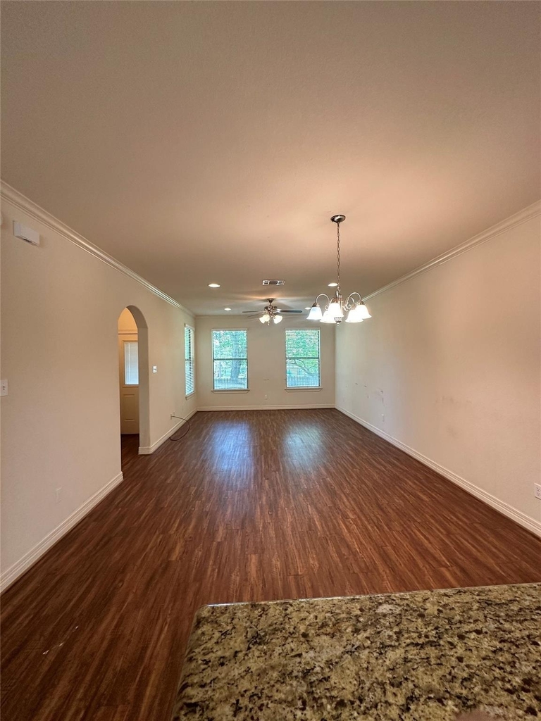 210 S Tesch - Photo 3