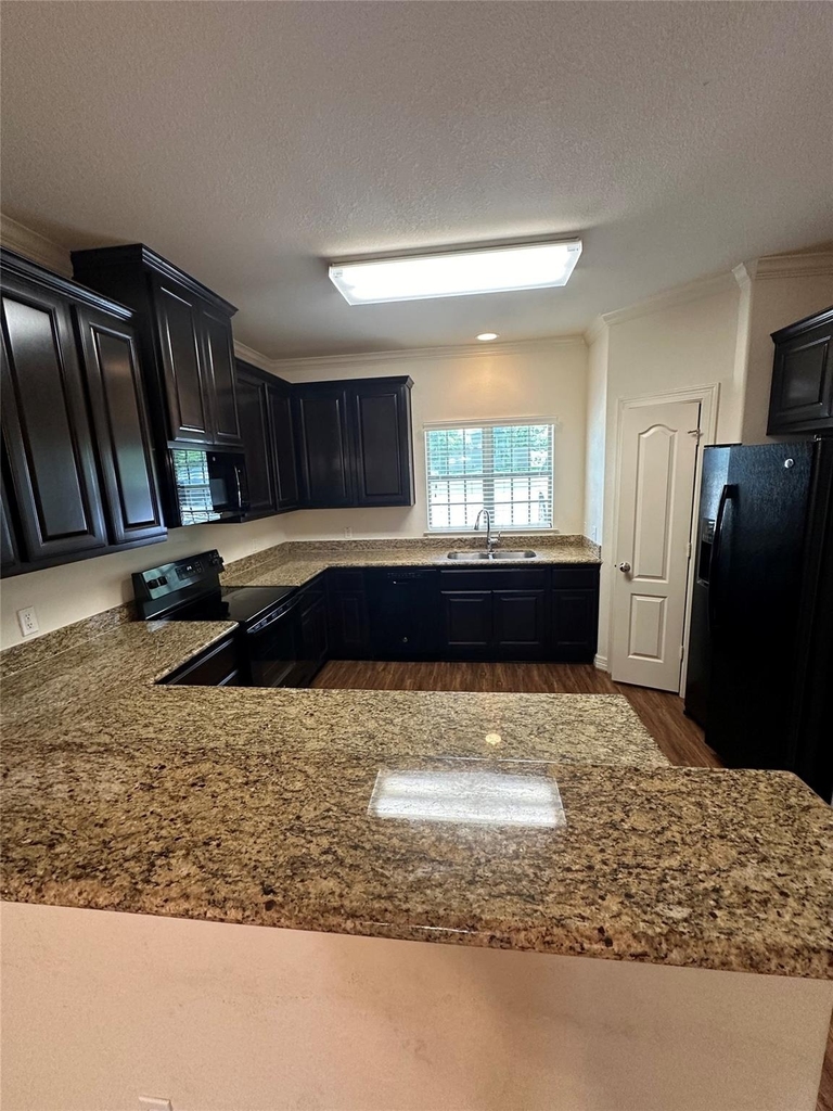 210 S Tesch - Photo 7