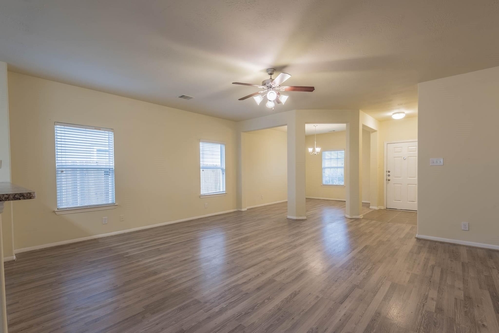 17407 Blackstone Trails Drive - Photo 4