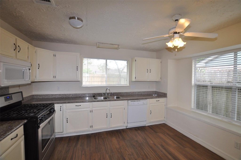 2706 Sunbird Drive - Photo 10