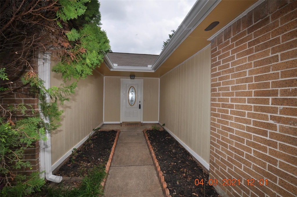 2706 Sunbird Drive - Photo 2