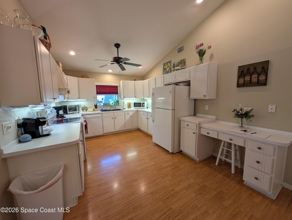 447 Lake Victoria Circle - Photo 16