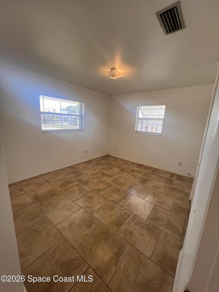 2407 Lakeview Drive - Photo 6