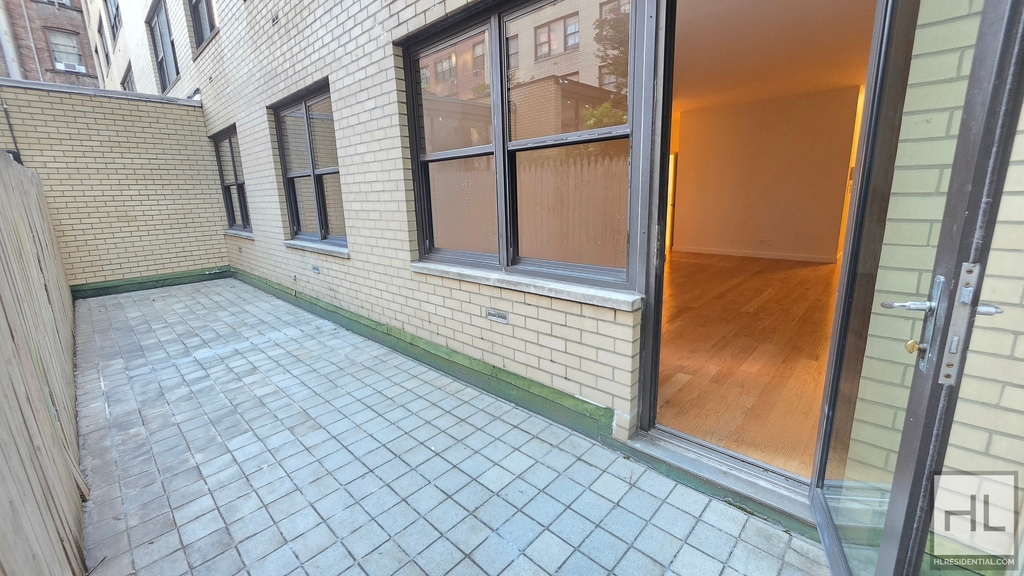 East 49 Street - Photo 3