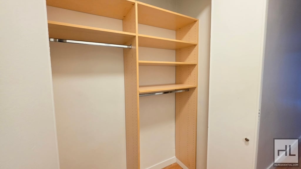East 49 Street - Photo 11