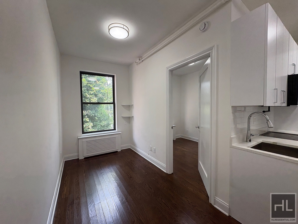 West 11 Street - Photo 1