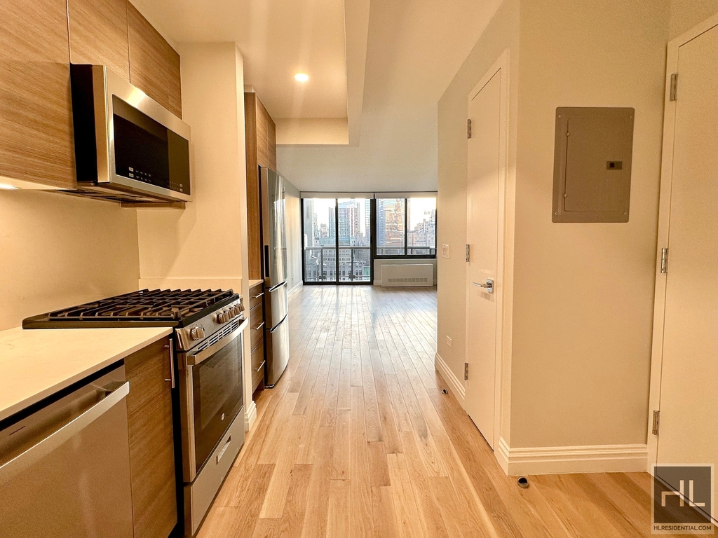 West 48 Street - Photo 2