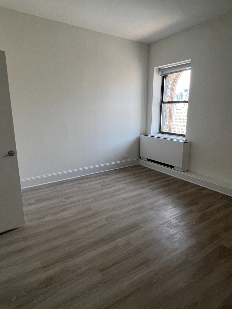 West 34th Street (5TH AVE & BROADWAY) - Photo 3