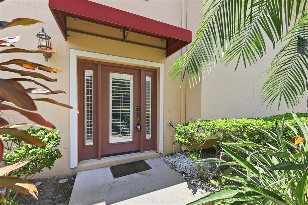 133 Valencia Circle - Photo 2